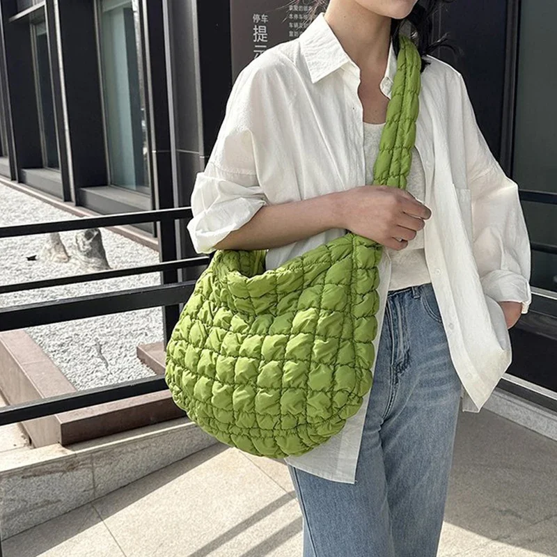 

Korean New Folded Cloud Bag Versatile Fashion One Shoulder Handheld Dumpling Bag Large Capacity Down Cotton Underarm Women's Bag