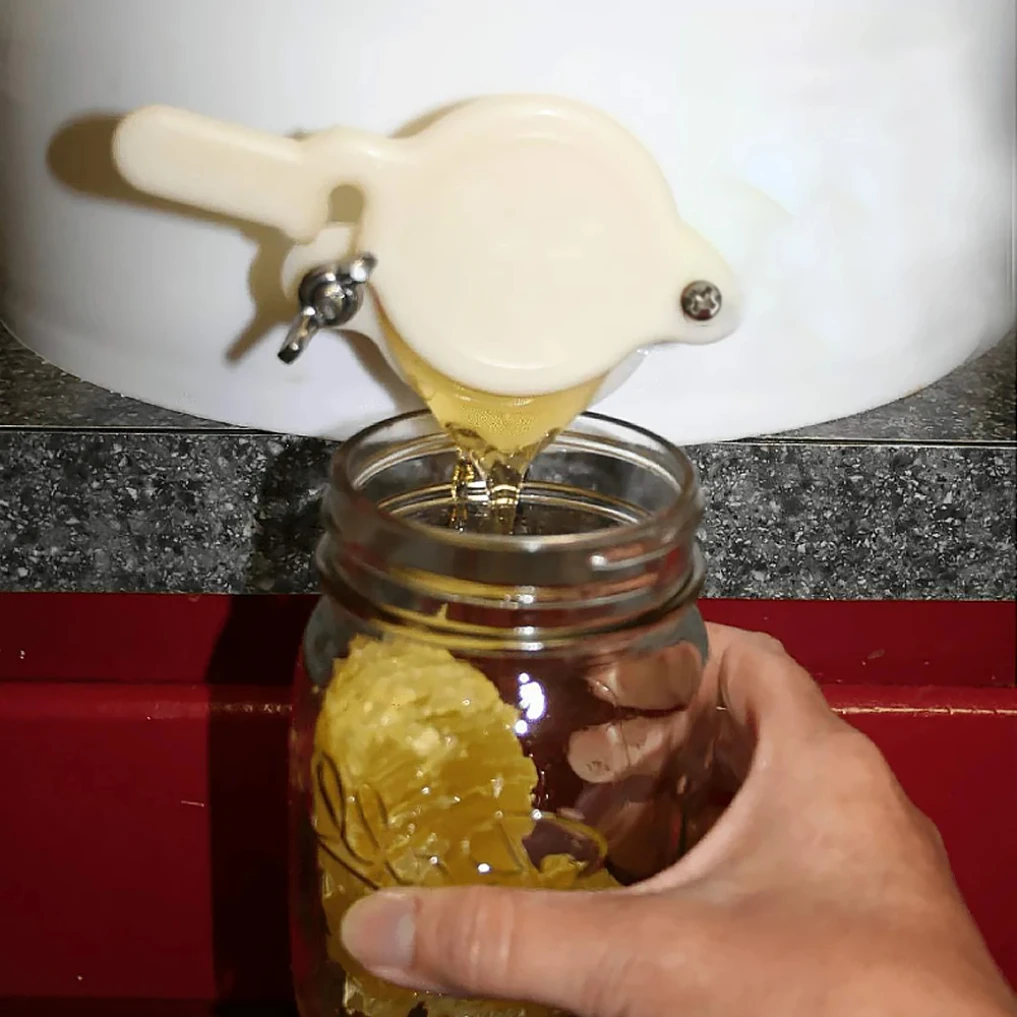Beekeeping Tools Beekeeping Accessories Bee Honey Tap Gate Valve Extractor Bottling Honey Extractor Machine Hive Equipments Beekeeping Tools