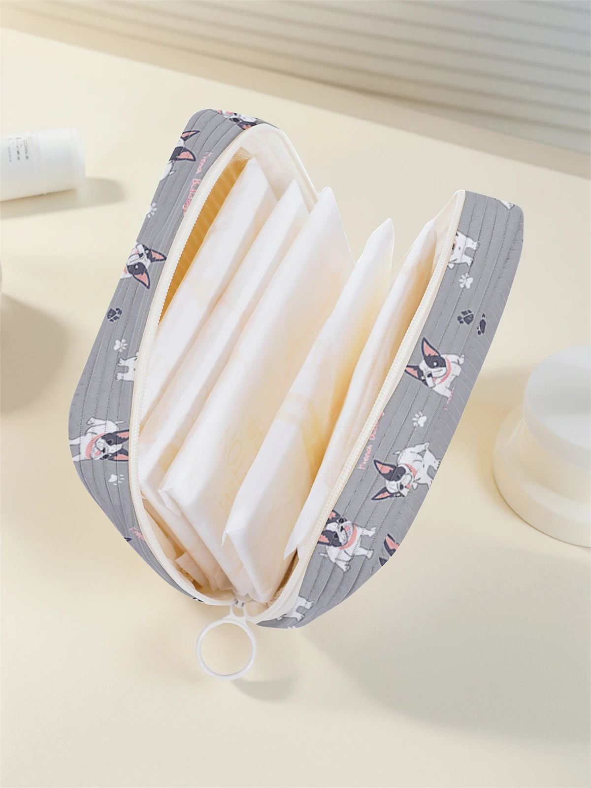 Cartoon dog pattern printed sanitary napkin storage bag, women's lightweight tissue bag, sanitary tissue bag