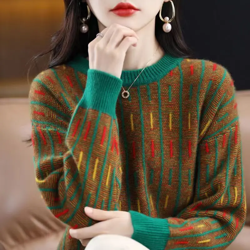 

2023 New Autumn and Fashion Round Neck Colored Loose Knitted Shirt Bottom Layer Temperament Commuter Women's Casual Sweater