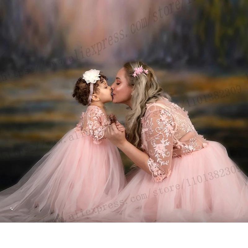 

Softy Pink Tulle Mother and Daughter Dresses Half Sleeve Lace Applique Mommy and Me Evening Gown Customized Photoshoot Dress