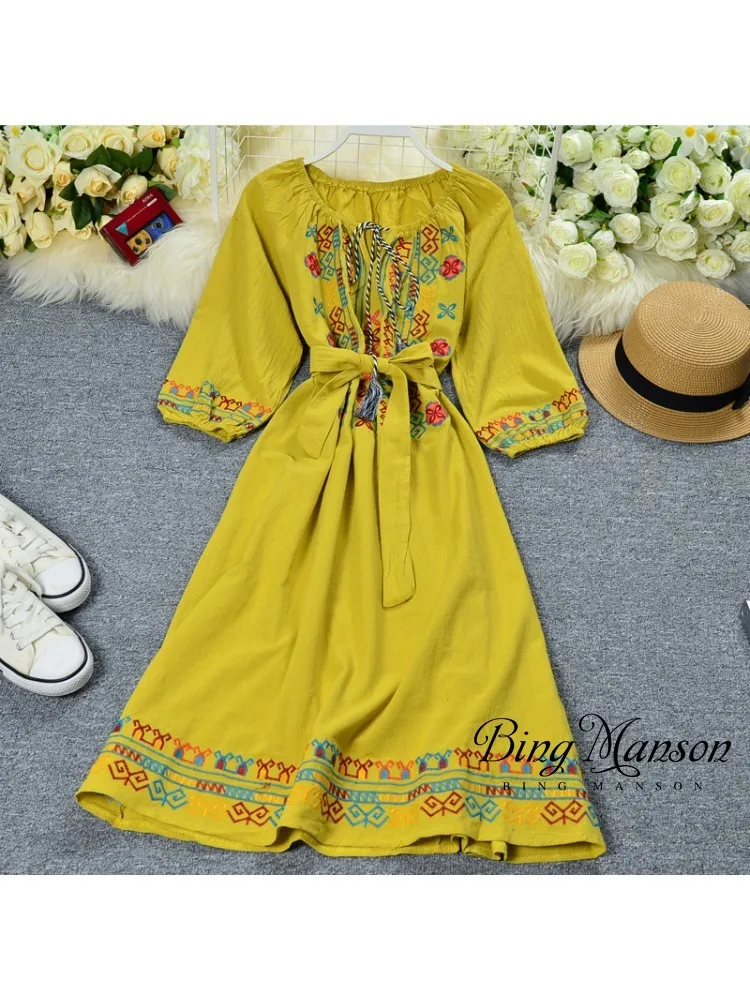 

Summer Women's Ethnic Holiday Style Retro Heavy Industry Embroidery Foreign Bubble Sleeves Round Neck Lace Up Waist Slim Dress