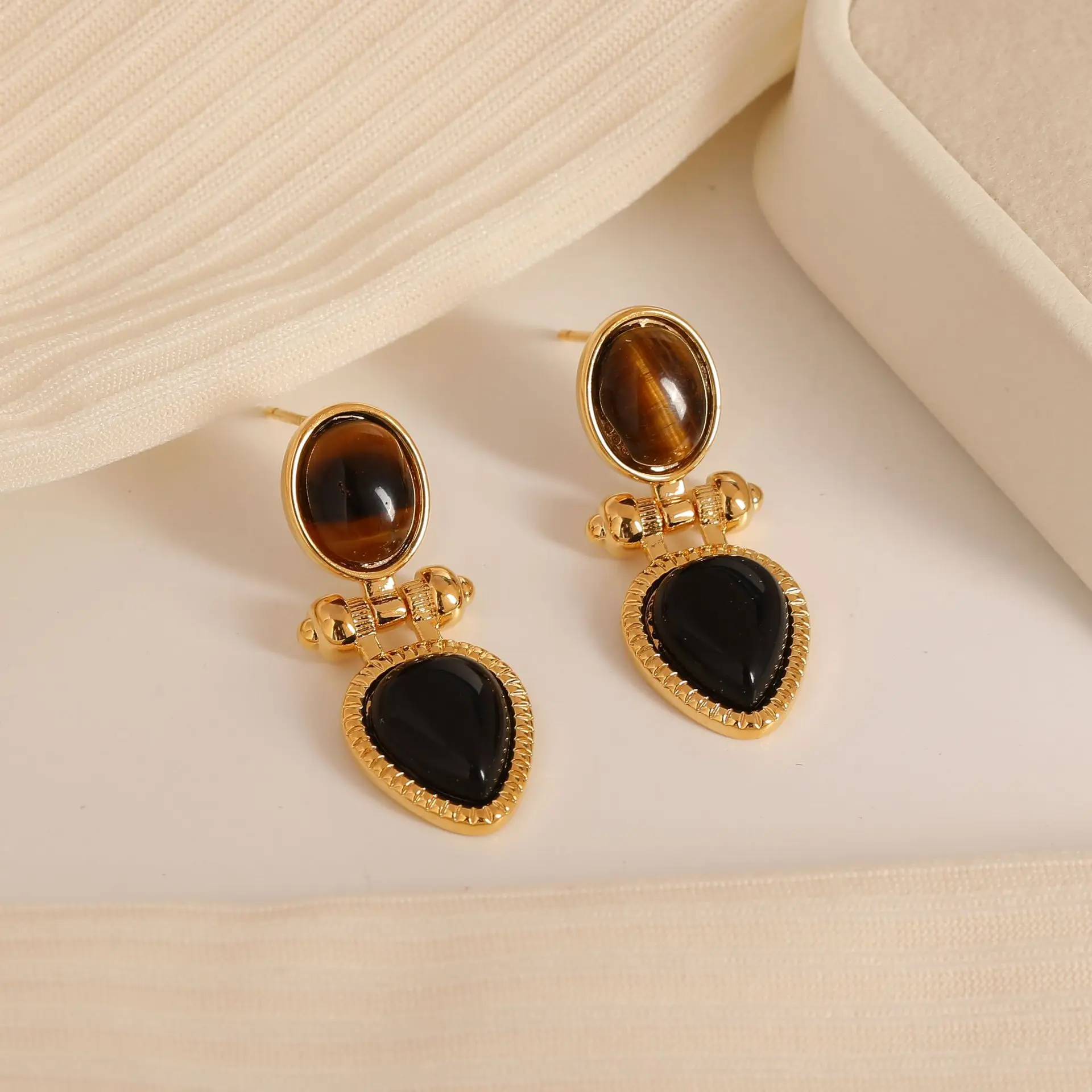 

925 Sterling Silver Vintage Earrings: Unique Oval Teardrop Design for a Timeless and Elegant Ear Jewelry
