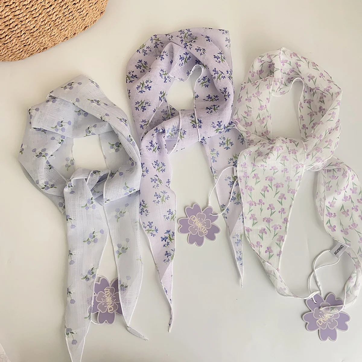 

Женский шелковый шарф в стиле «гусиные лапки»