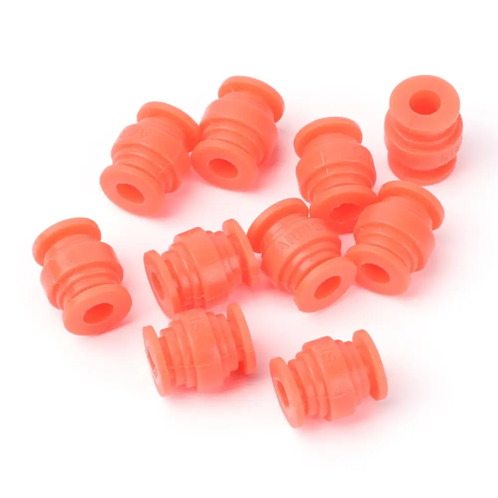 Pads d'atterrissage pour drone en silicone empilés, lot de 10, démonstration de leur épaisseur de 20mm.