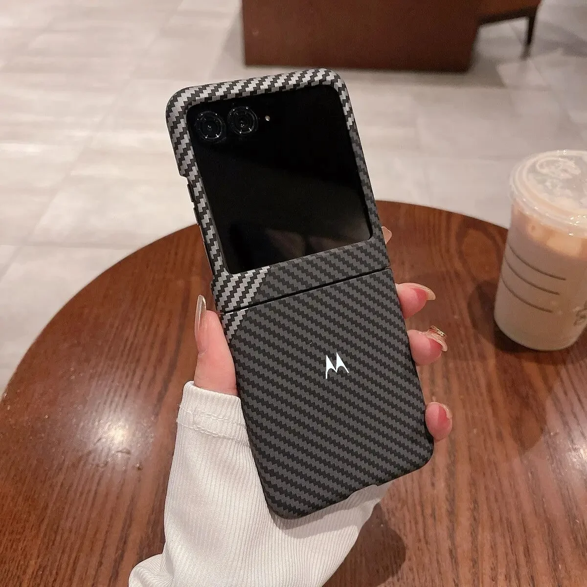Elegant Carbon Fiber Pattern Slim Phone Case - Business Edition