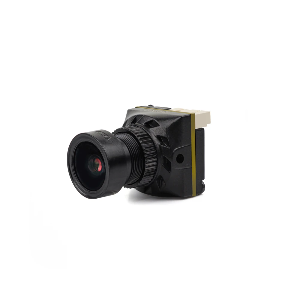 Caméra FPV HGLRC L1 L2 L3 en action de nuit, capturant des images claires avec faible latence pour drone