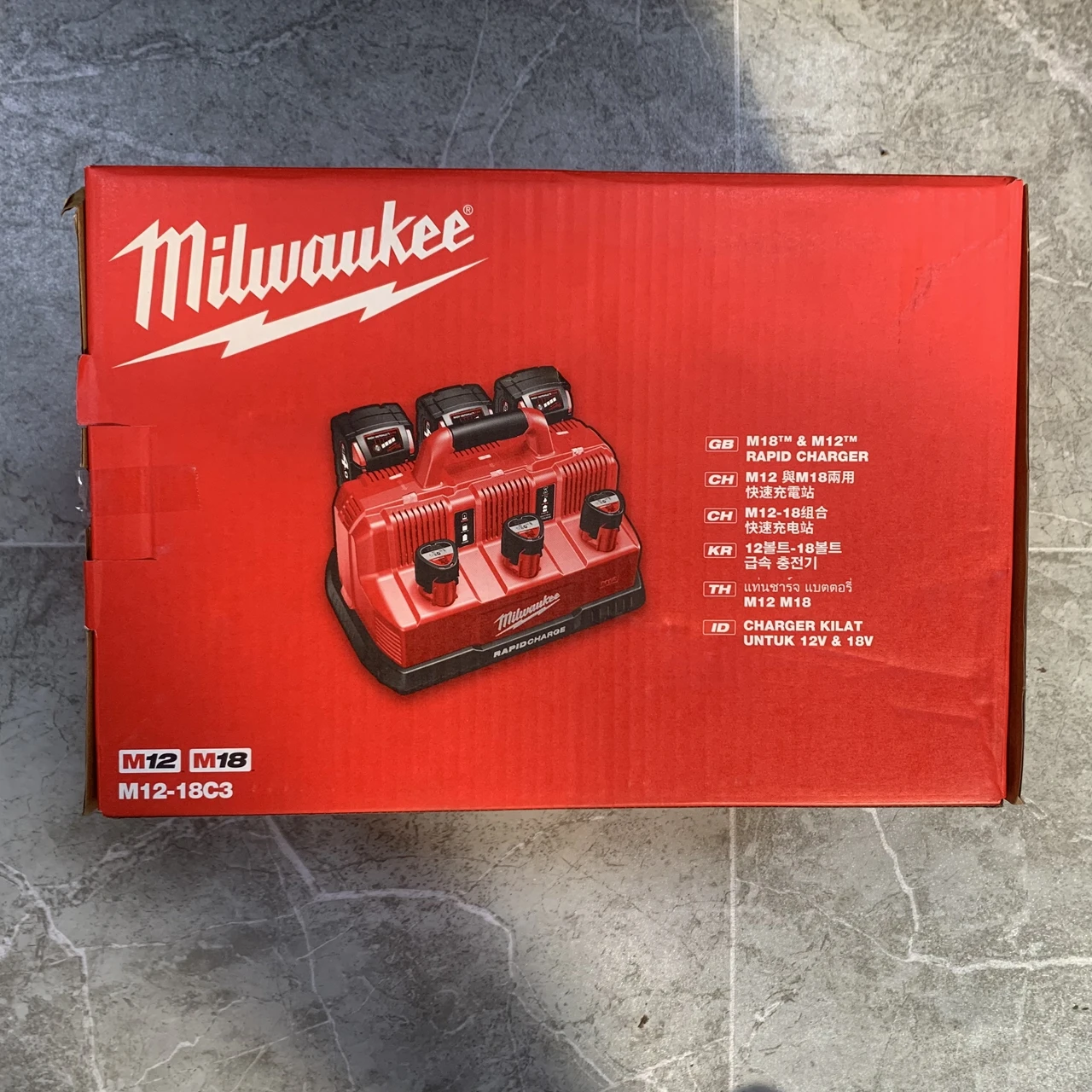 Milwaukee 48-59-1807 M12 18C3 12V and 18V Rapid 6-Battery Charger Station