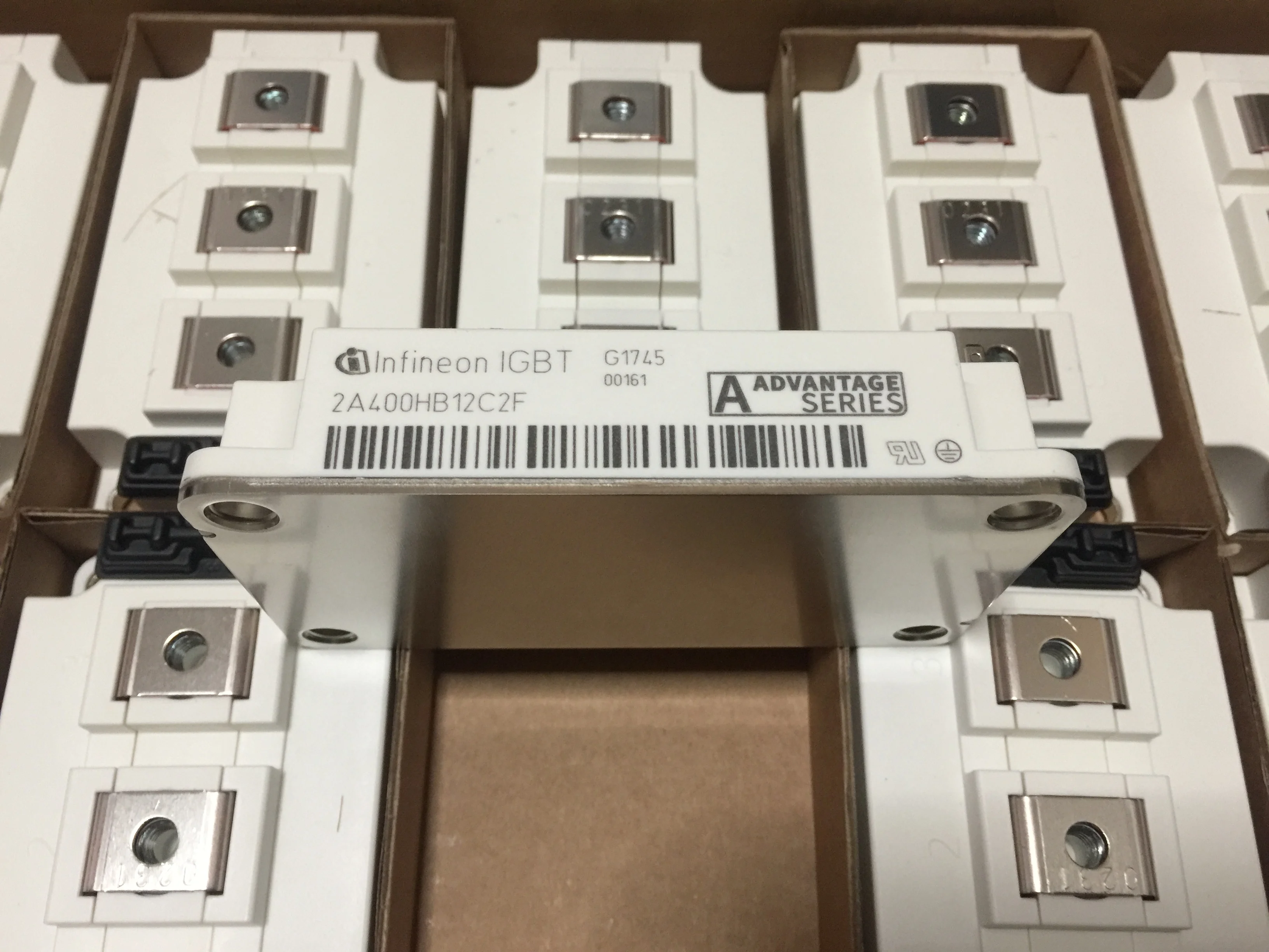 

2A400HB12C2F 2A450HB12C2F 2A300HB17C2F 2A200HB17C2F 2A150HB17C2F FF400R12KE3 FF450R12KE4 FF300R17KE3 New IGBT MODULE