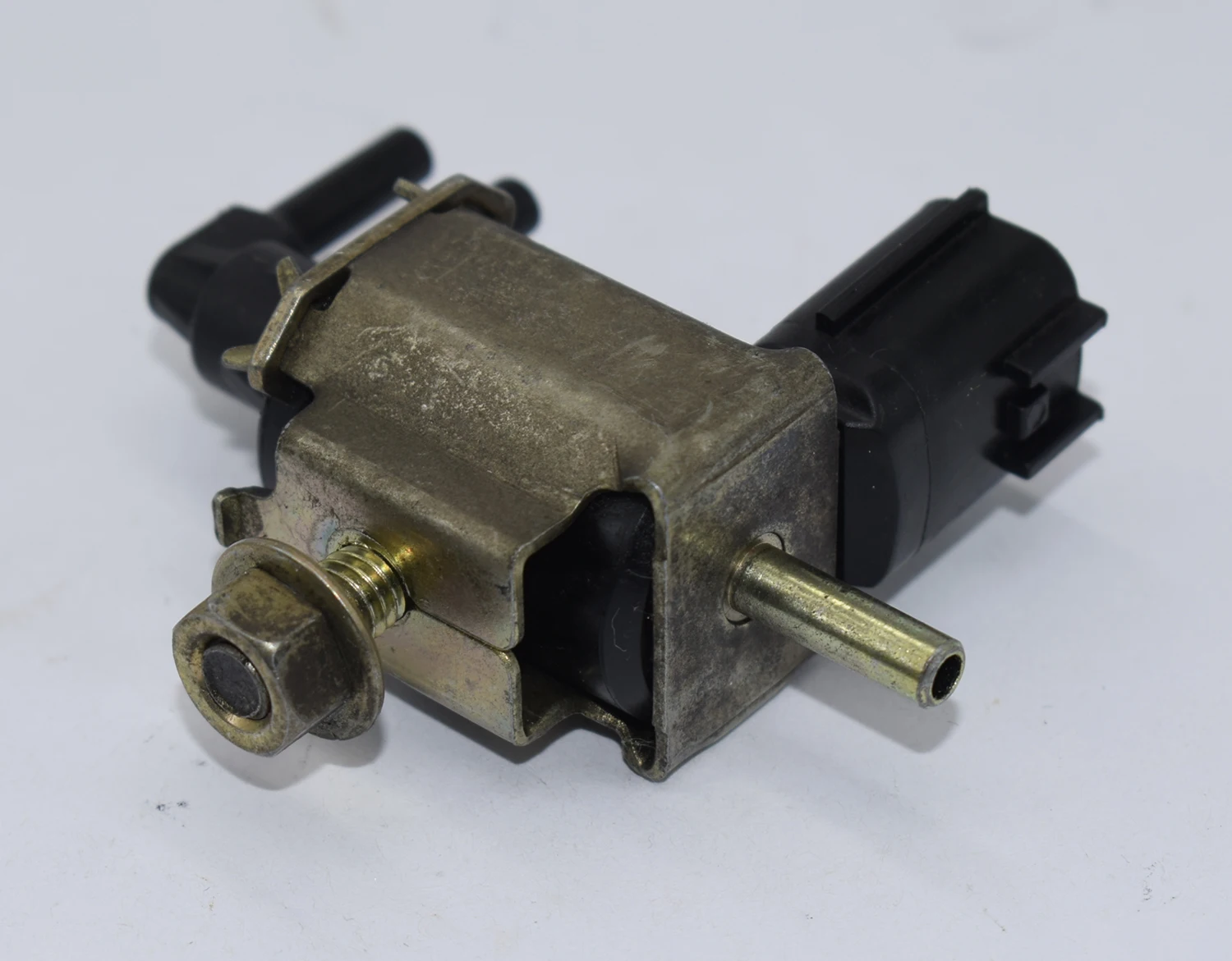 Purge Control Solenoid Valve For Nissan Sentra Maxima Pathfinder Infiniti G20 engine purge control valve,vvt valve solenoid,vacuum valve solenoid