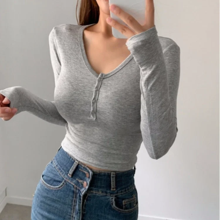 

GGRIGHT Button Tight Long Sleeve TShirt Short Grey V-neck Top Autumn 2021 New Elastic Chest Hot Sexy Korean Women Tees