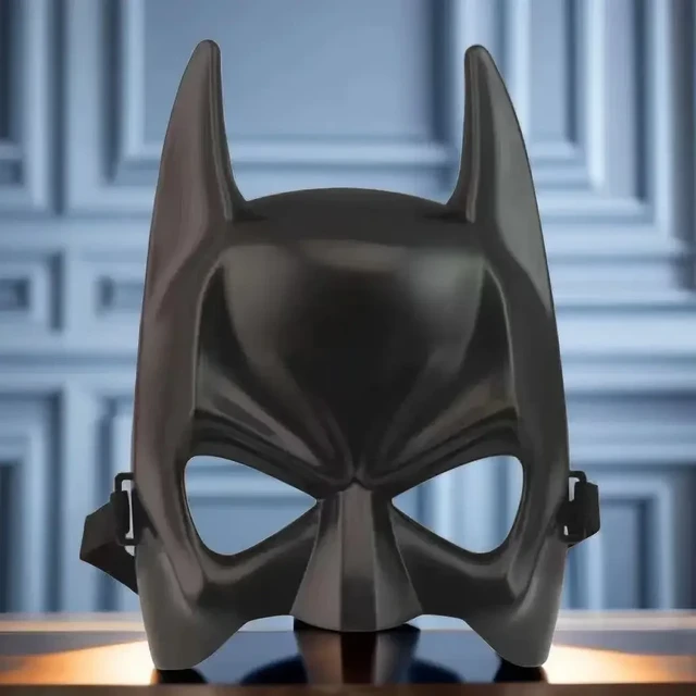 Máscara de media cara de plástico para niños, figura de Batman de Anime DC,  máscara de animación para Halloween, fiesta de graduación, espectáculo de  juegos, juguetes, regalos de cumpleaños - AliExpress