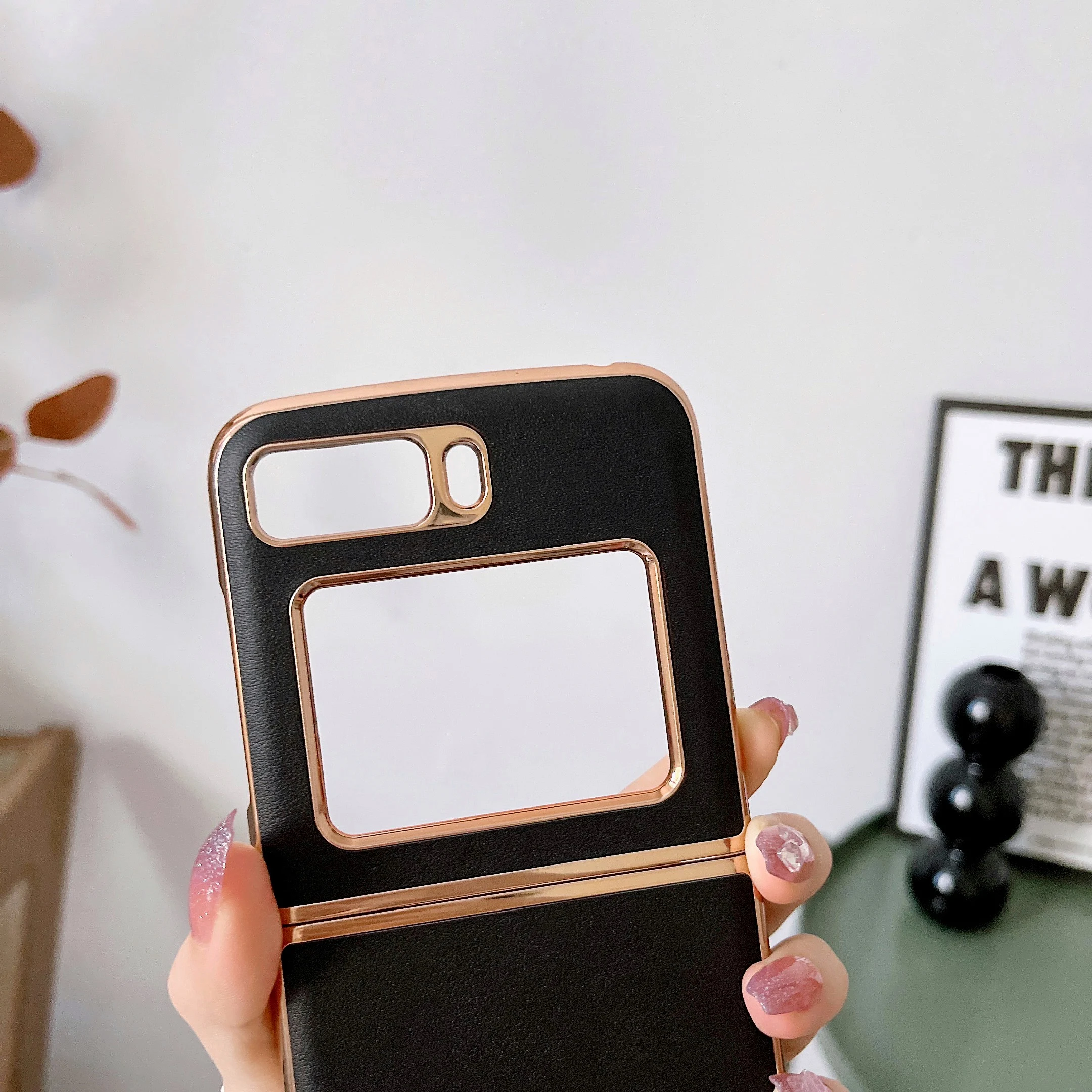 Retro Genuine Cowhide Leather Phone Case for MOTOROLA MOTO RAZR 2022 Luxury Vintage Classic Electroplated Glossy Armor Cover