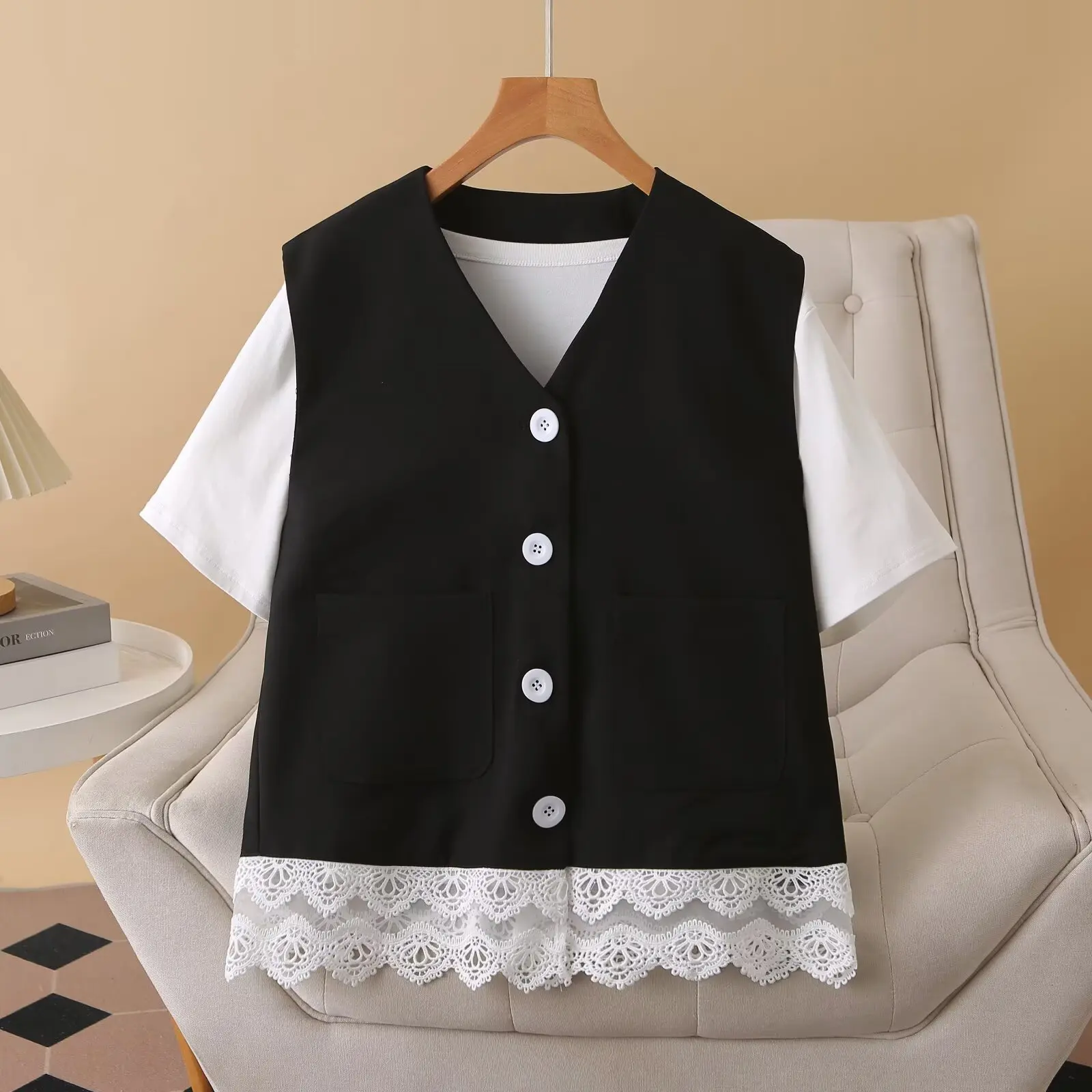 Fashion Plus Size Women's Sleeveless Vets New Autumn Black V-Neck Lace Hemmed Waistcoat 930