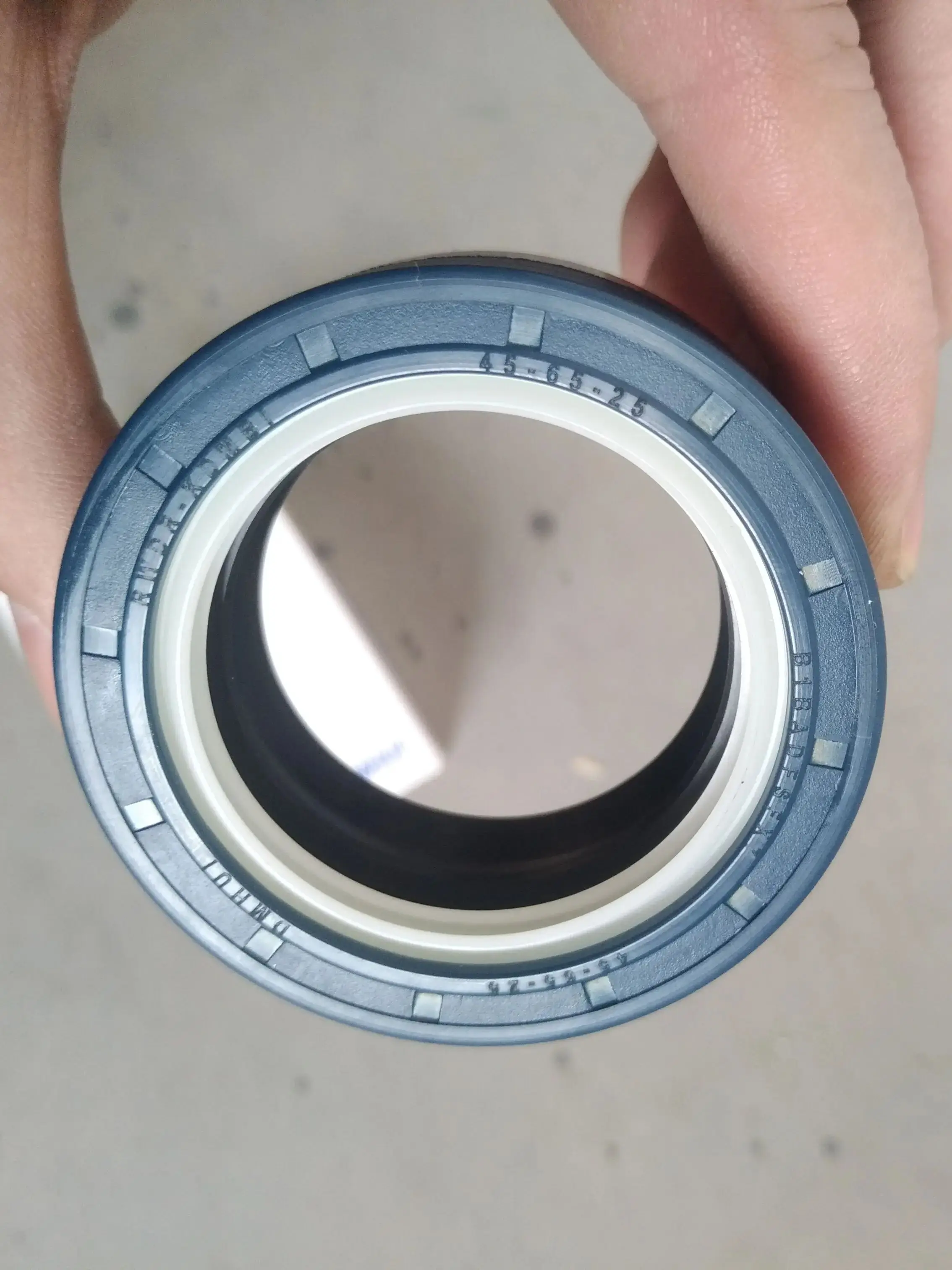 DMHUI brand Tractors differential shaft seal 1030B COMBI 45X65X25 or 45*65*25 NBR rubber for TS 16949
