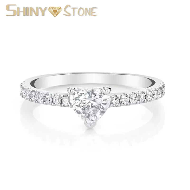 

Женское кольцо из серебра 925 пробы, с фианитом