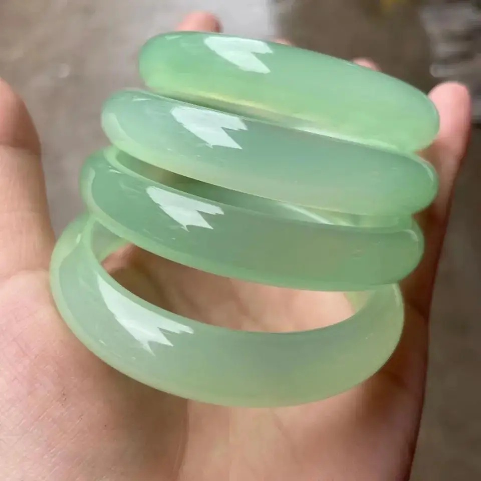 

Natural Agate Ice Apple Green Chalcedony Bracelet Ladies Fruit Green Fresh Bracelet Jewelry