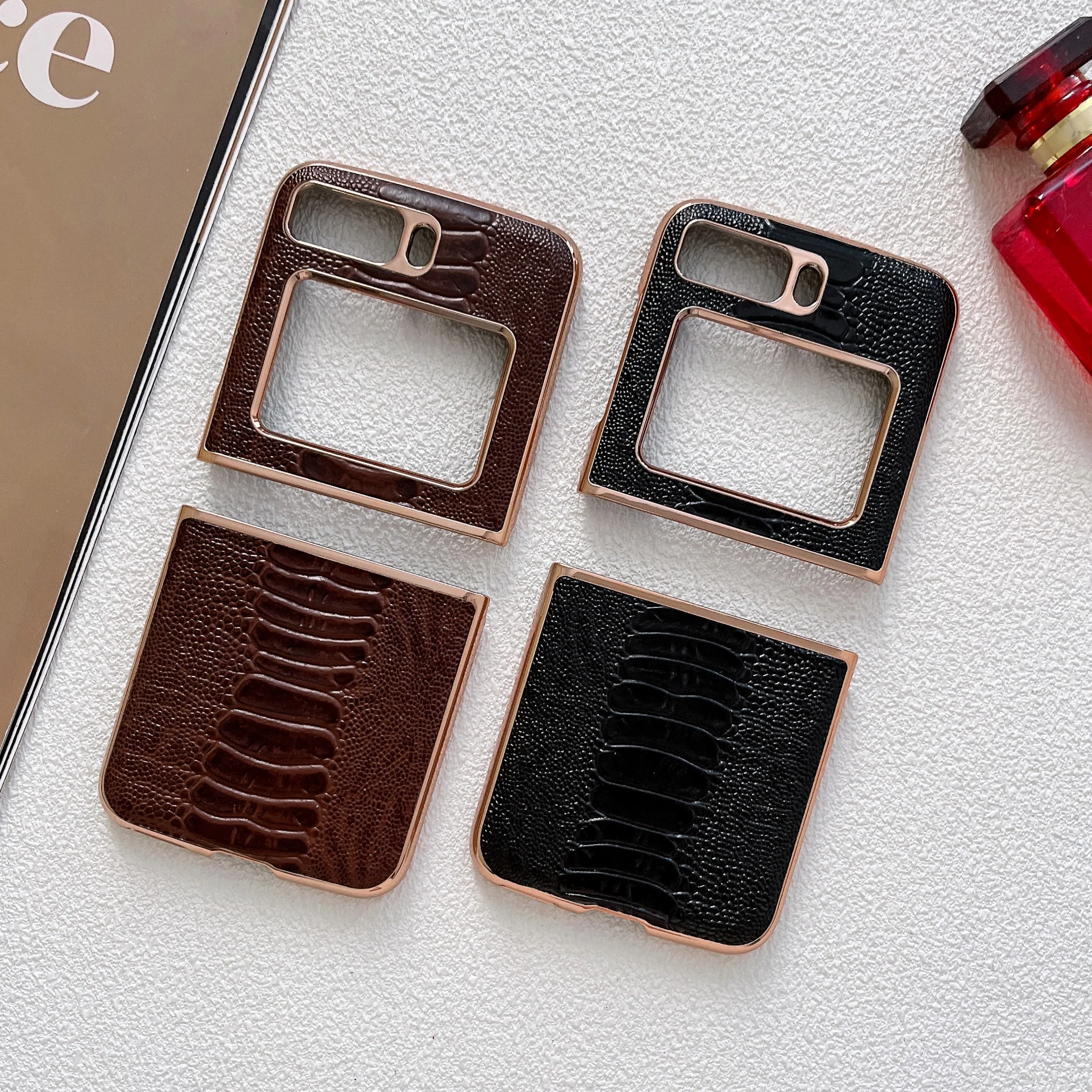 Retro Genuine Cowhide Leather Phone Case for MOTOROLA MOTO RAZR 2022 Vintage Classic Ostrich Foot Texture Glossy Armor Cover