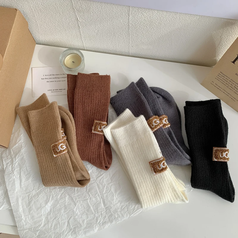 3 أزواج الشتاء الجوارب النسائية الصوف الكشمير الصلبة الدافئة سميكة كومة الجوارب المطرزة شعار منتصف العجل الجوارب حذاء الثلوج عادية جورب