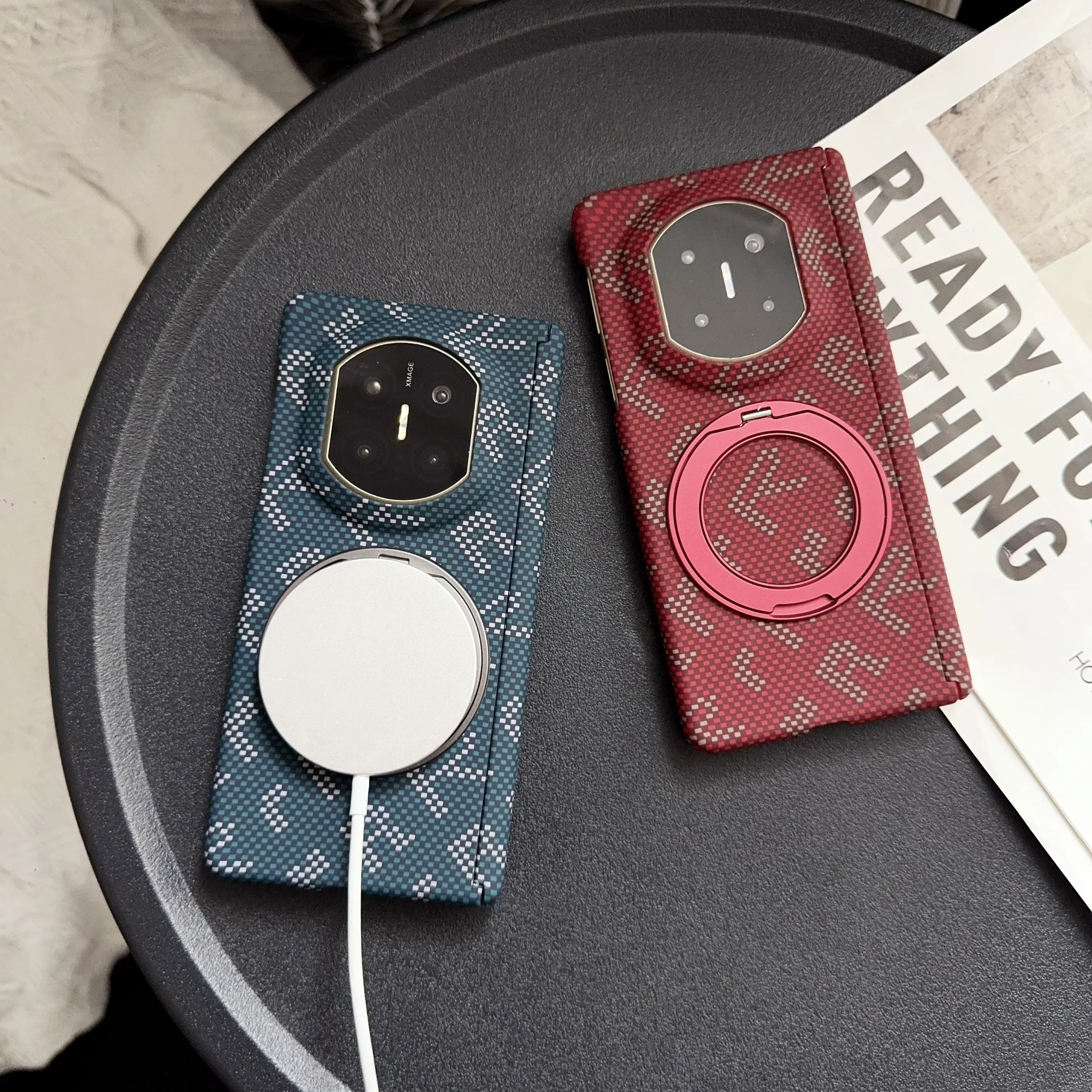 Carbon Fiber Texture Magnetic Business Case with 360° Rotating Bracket and Anti-Drop Protection