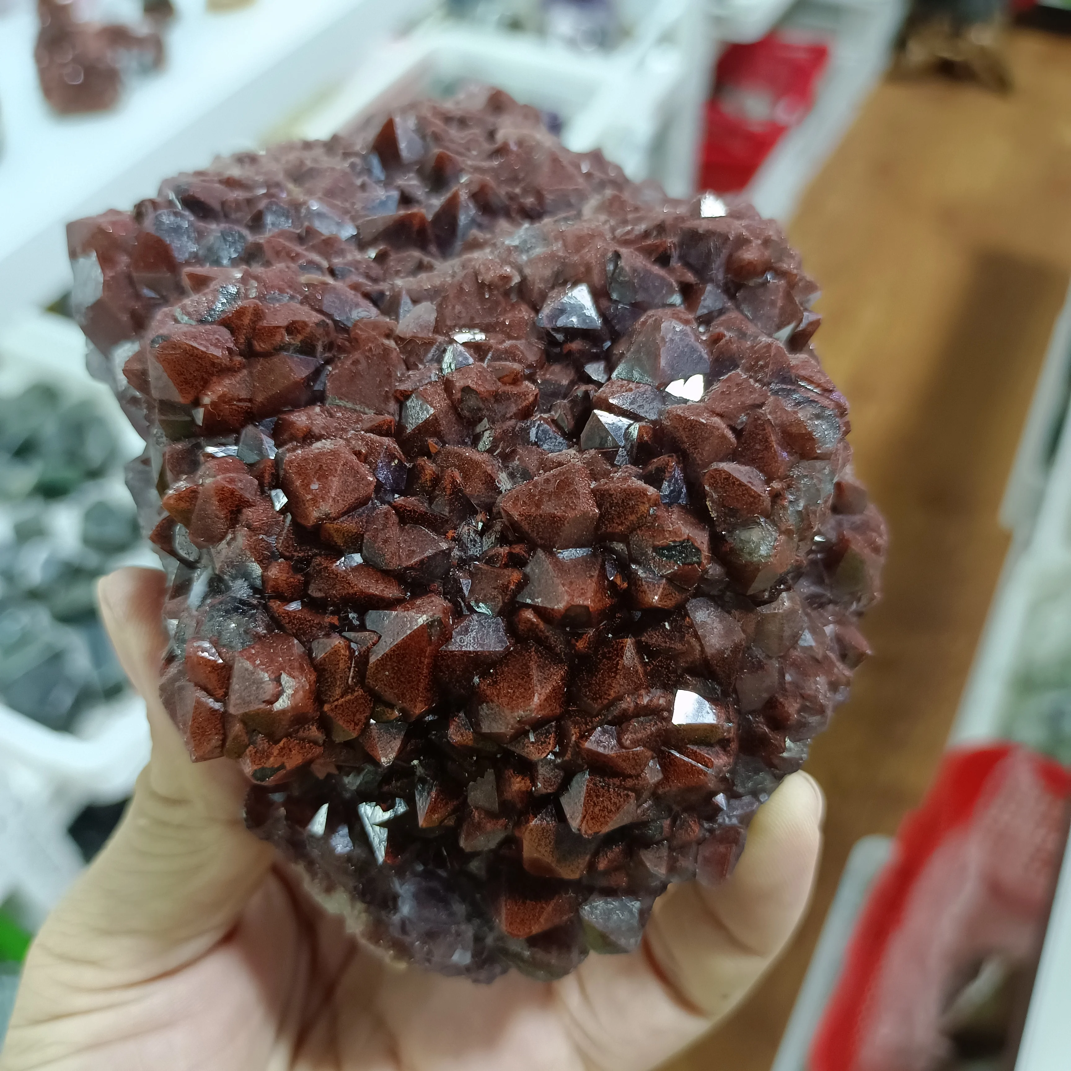 

Волшебные натуральные красные кристаллы кварц кластера рейки, восстанавливающее украшение для дома и офиса, энергетический драгоценный камень