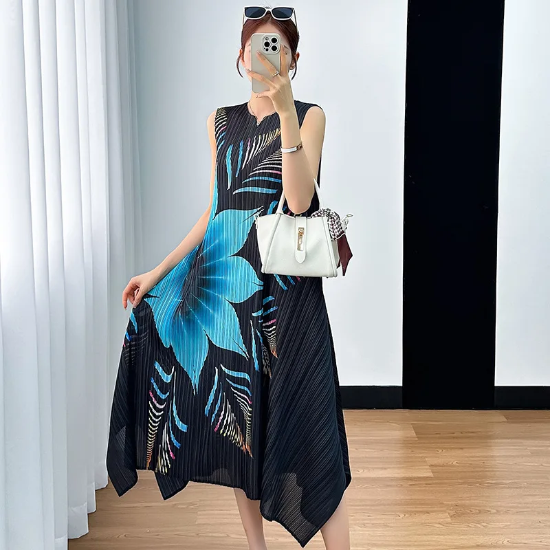 

Miyake Pleated Elegant Dress Women 2024 Summer New Fashion Printed V-neck Sleeveless Fashion Commuting Temperament A-line Skirt