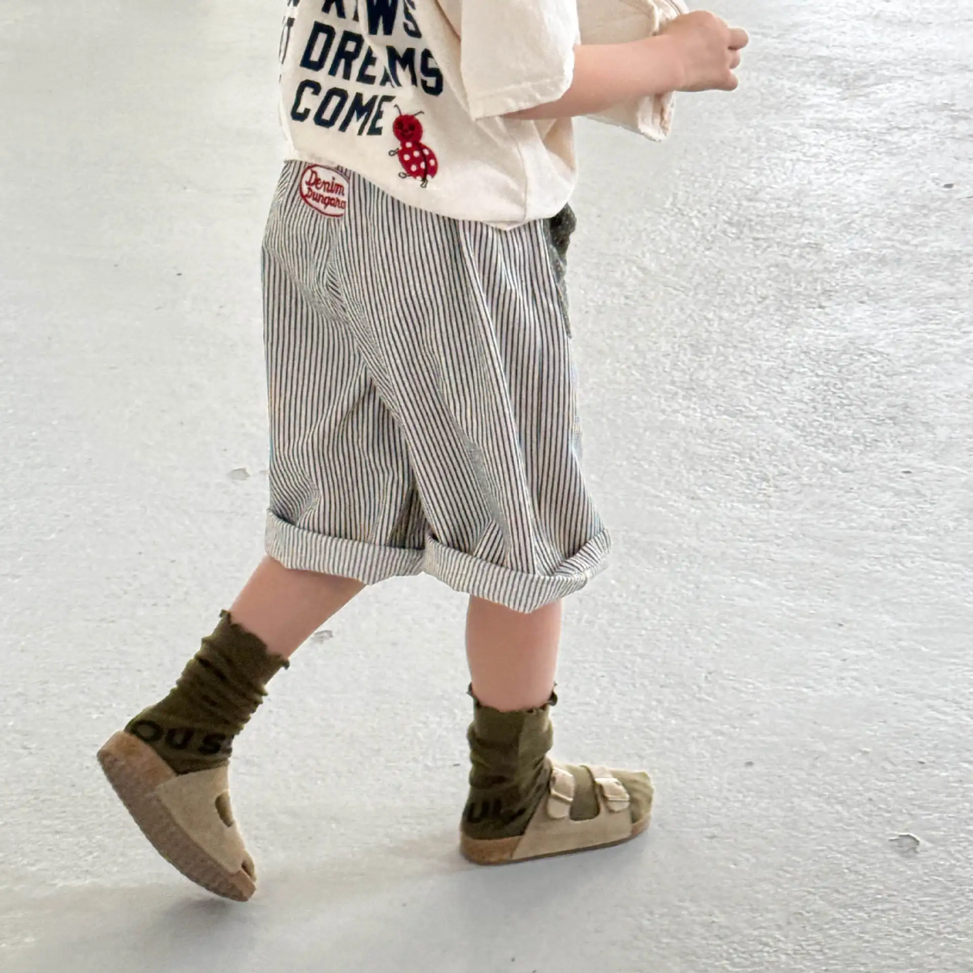 2025 صيف جديد الأطفال مخطط السراويل للبنين بنات فض...