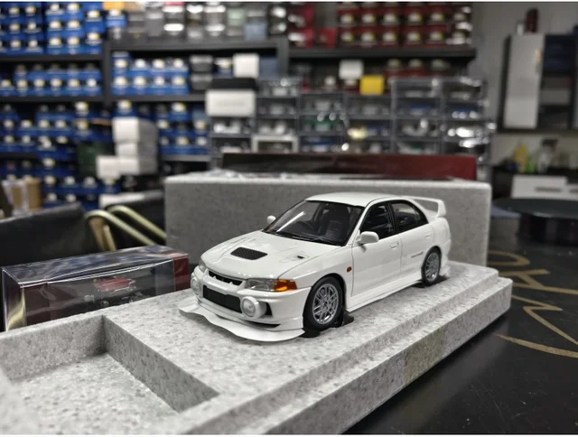 1:18 Mitsubishi Lancer Evolution IVミニカー 1:18 Mitsubishi Lancer Evolution IVミニカー