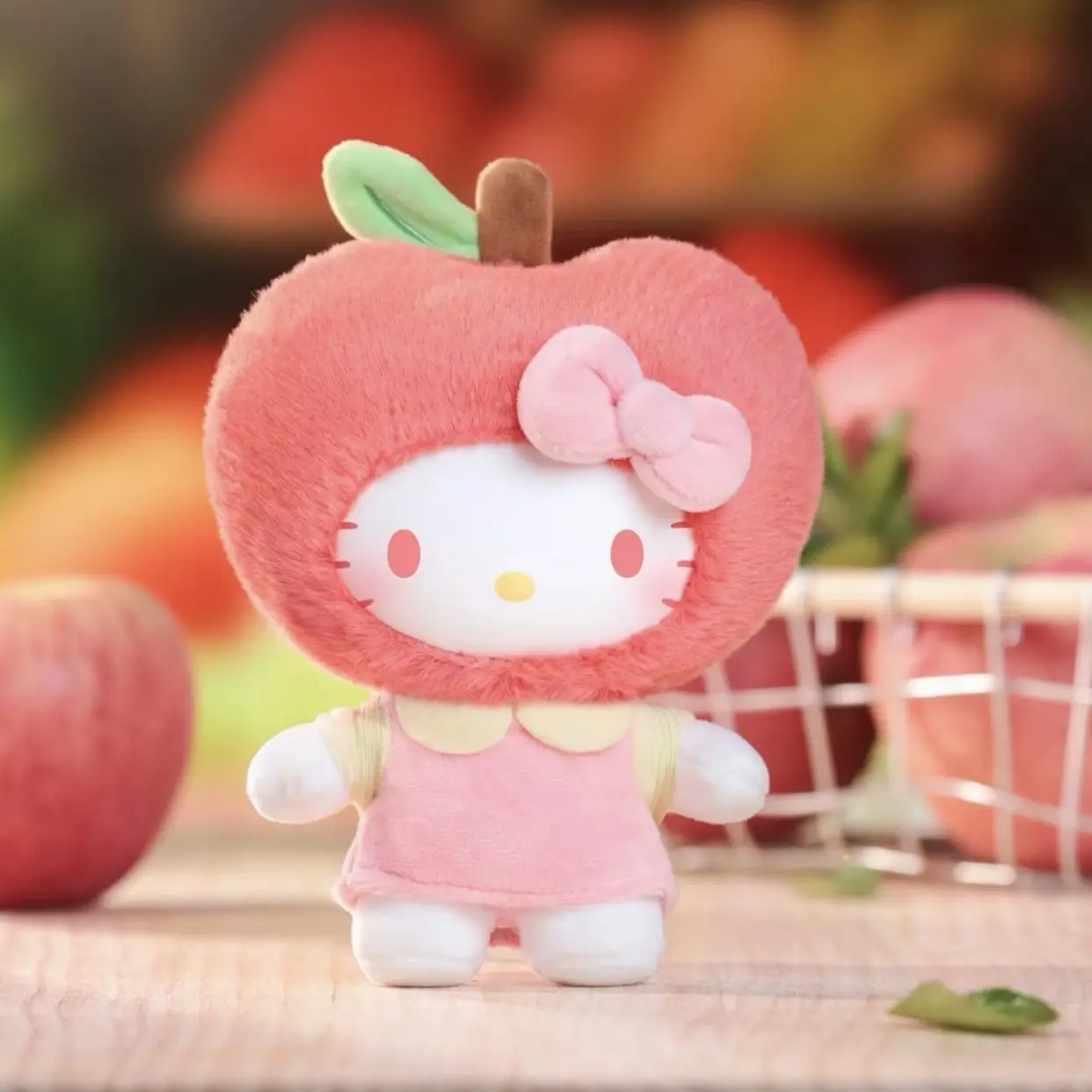 HELLO KITTY ✖️ beautiful people 400785418fc7-gettyimages-