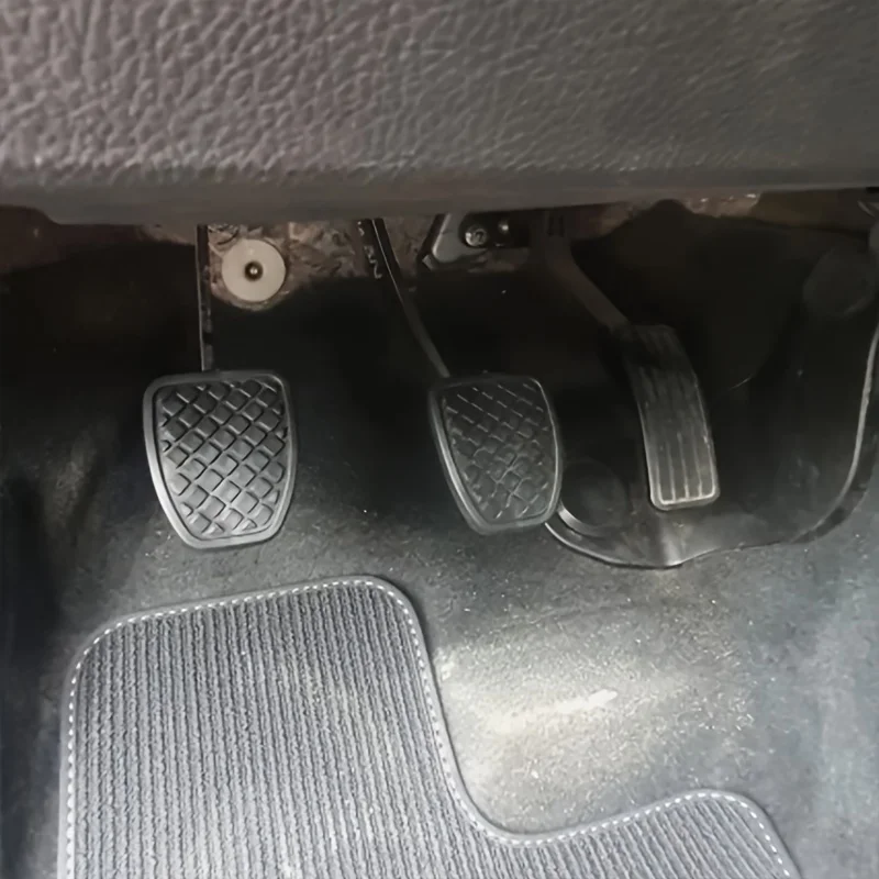 Confezione da 2 copripedali per frizione e freno auto, in gomma dura antiscivolo, durevoli, facili da installare, universali per la maggior parte dei modelli di veicoli, pedali per conducente - Image 3