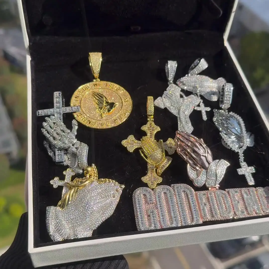 Iced Out Devout Hands Молиться Крест Кулон Ожерелье для Мужчин Зубец Оправа Кубический