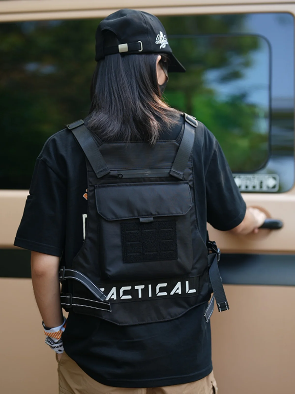 대용량 포켓이 있는 조절 가능한 반사 전술 조끼 빠른 해제 버클 야외 캠핑 여행을 위한 블랙 레터 매직 테이프 조끼