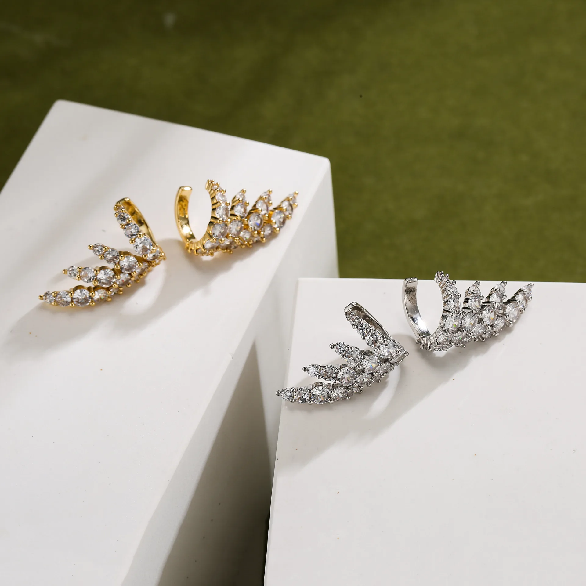 

New Earrings Women's 18k Gold Plated Crystal Zircon Heart shaped Star Earrings Popular Fashion Jewelry Lovers' Gift