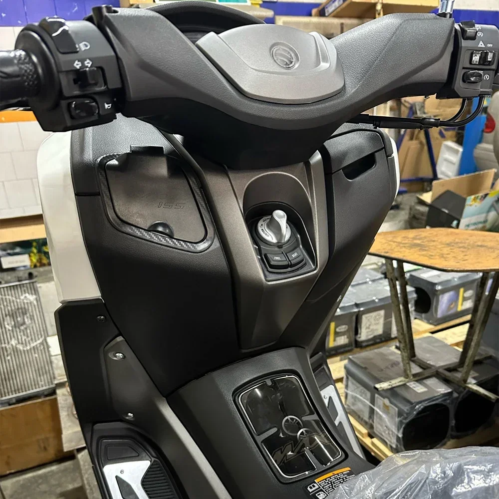 nmax 電圧計 USBポート 付カバー N-MAX 125 N-MAX 155 2021- YAMAHA Yamaha N-MAX 125 N-MAX 155 Phone Navigation USB