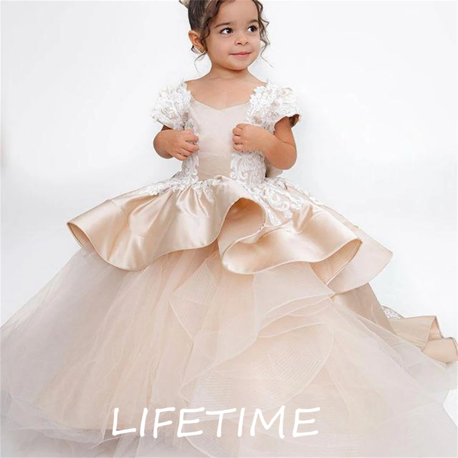 

Formal White Puffy Flower Girls Dresses For Wedding Jewel Long Sleeve Lace Kids Princess Party Gowns Tiered First Communion Gown