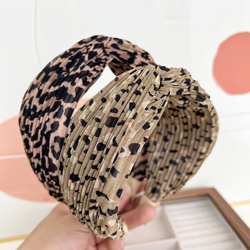 European American Plissee Leopardenmuster Stirnband Haarschmuck Damen Seide Baumwolle geknotet Kopfwickel breiter Rand gekreuzte Haarreifen