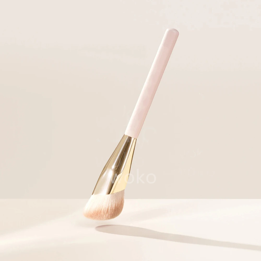 Saie The Base Brush - Brocha de base cónica ultra suave, aplicador de  maquillaje con cerdas sintéticas para una fácil mezcla, vegano, libre de