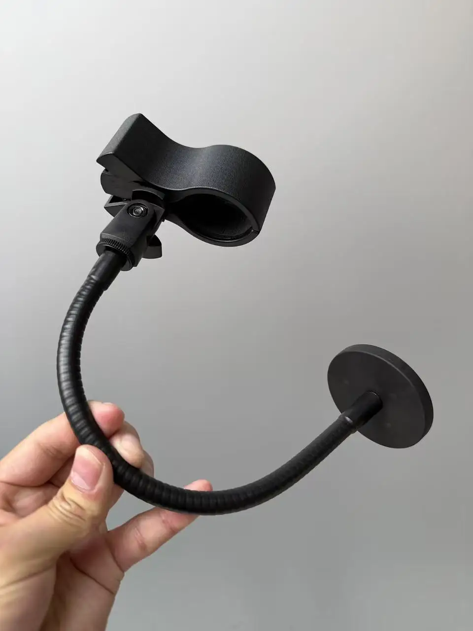 범용 자기 흡착식 마이크 고정 브래킷(확장 호스 포함) 360도 회전 팬 클립(안정적인 지지 제공)