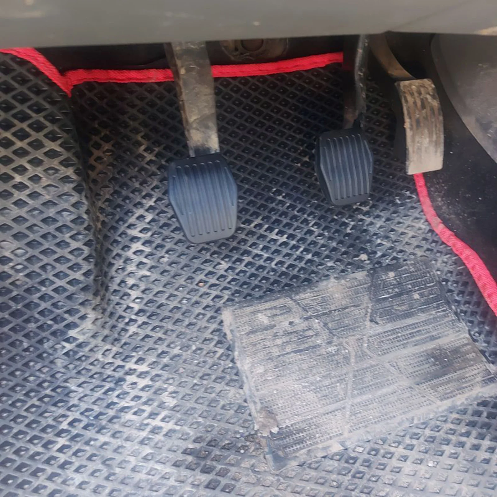 2X Clutch Brake Pedal Pad Car Rubber Foot Pedal Lining Cover Manual Replacement Parts For Volvo V40 C30 C70 Cabrio MK2 S40 V50