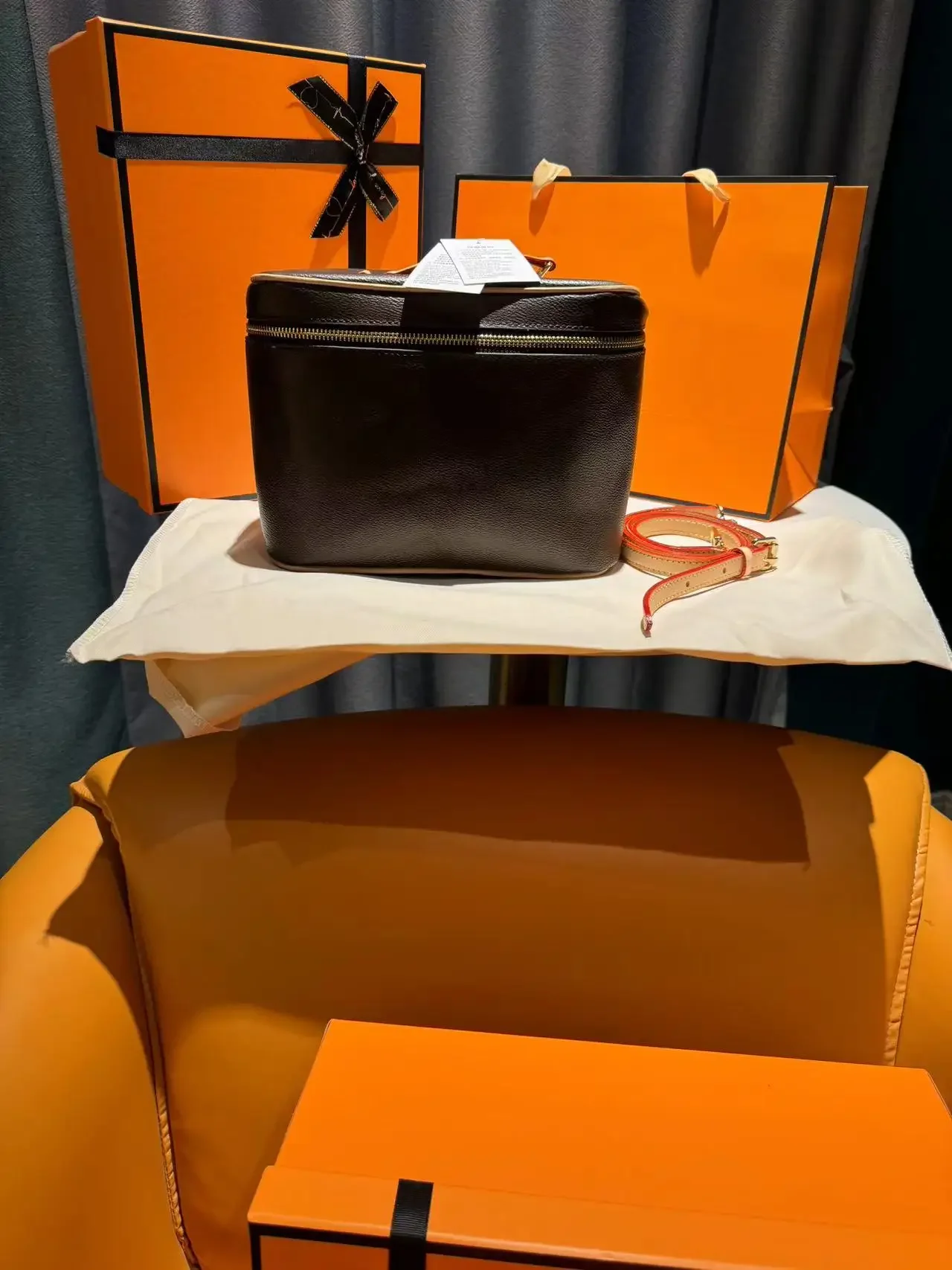 

2024 Black Shoulder Bag Women Fashion OEING Brand Handbag Designer Cosmetic Bag Top Classic Women High Quality Cosmetic Bag