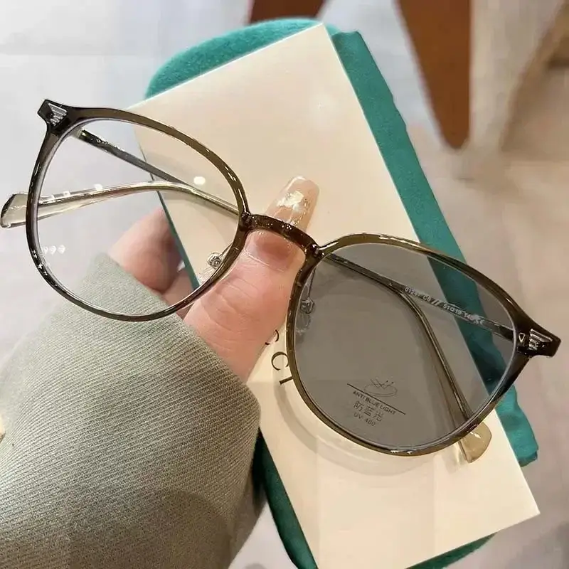 New Fashionable Photochromic Near Sight Glasses Round Transparent Women Anti Blue Light Myopia Eyewear Outdoor Shades Eyeglasses - Image 4