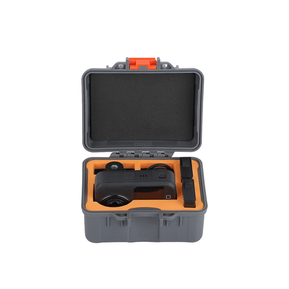 DJI OSMO360과 호환되는 방수 보관함으로, 카메라와 액세서리가 물 손상과 충격으로부터 보호되는 설계입니다.