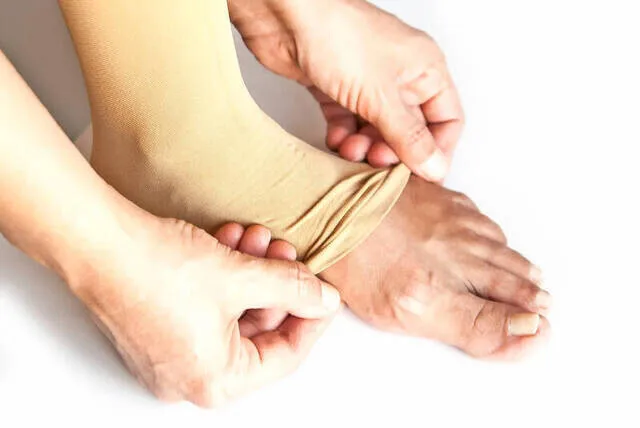 IQRAH Practical Hajj Umrah Abdest Socks-Cream