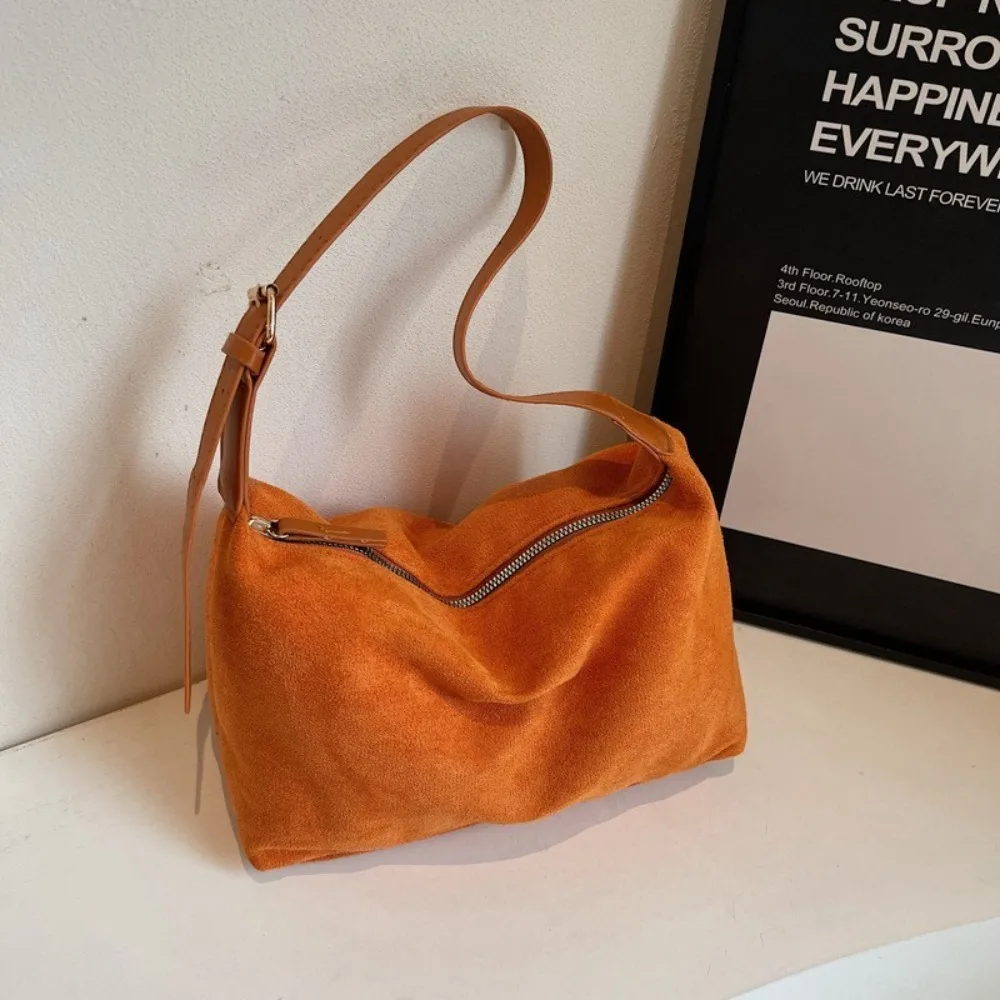 Borsa a mano alla moda Borsa a tracolla in pelle scamosciata Borsa hobo di grande capacità in tinta unita Borsa tote da donna in stile coreano alla moda per le vacanze
