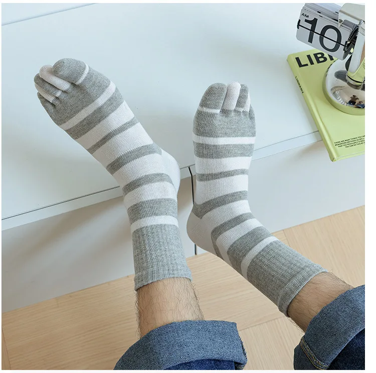 1 Paar Herren-5-Finger-Socken aus Baumwolle, klassisch, schwarz, weiß gestreift, Zebra-Zehen-Sportsocken, geruchshemmend, schweißableitend, fünf Zehenpartie, geteilte Zehenpartie – Detail 8
