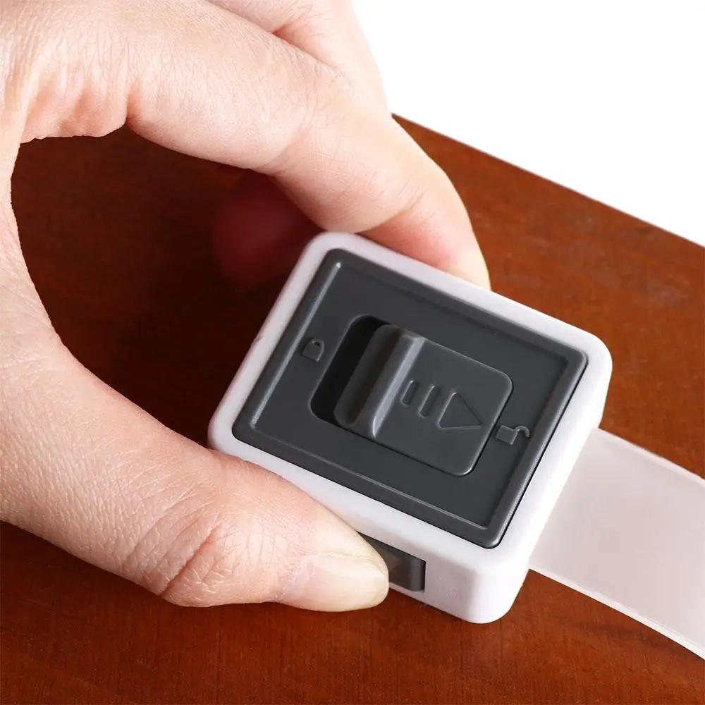 Anti-Pinching Hand Children\'s Safety Lock Multi-Functional Adjustable Anti Opening Baby Lock Buckle Plastic Door