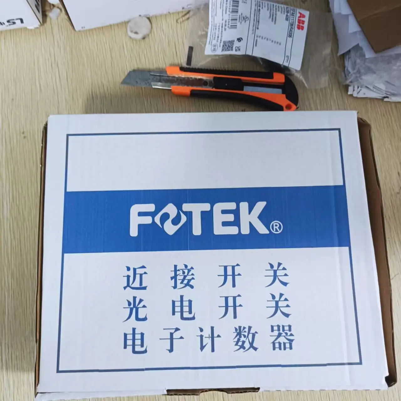original official FOTEK KM12-04N 10PCS provides discounts for large quantities of stock