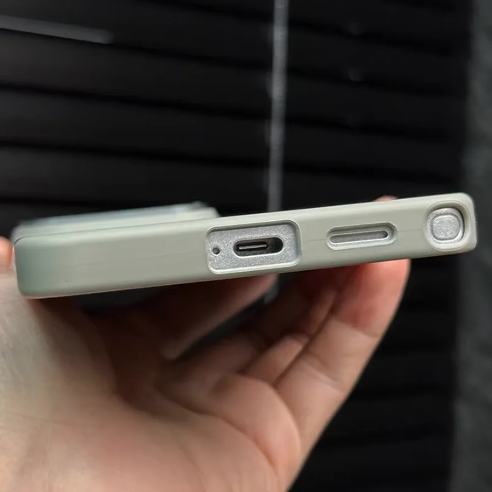 Ultra Luxury Frameless Magnetic Frosted Protective Case with Lens Bracket