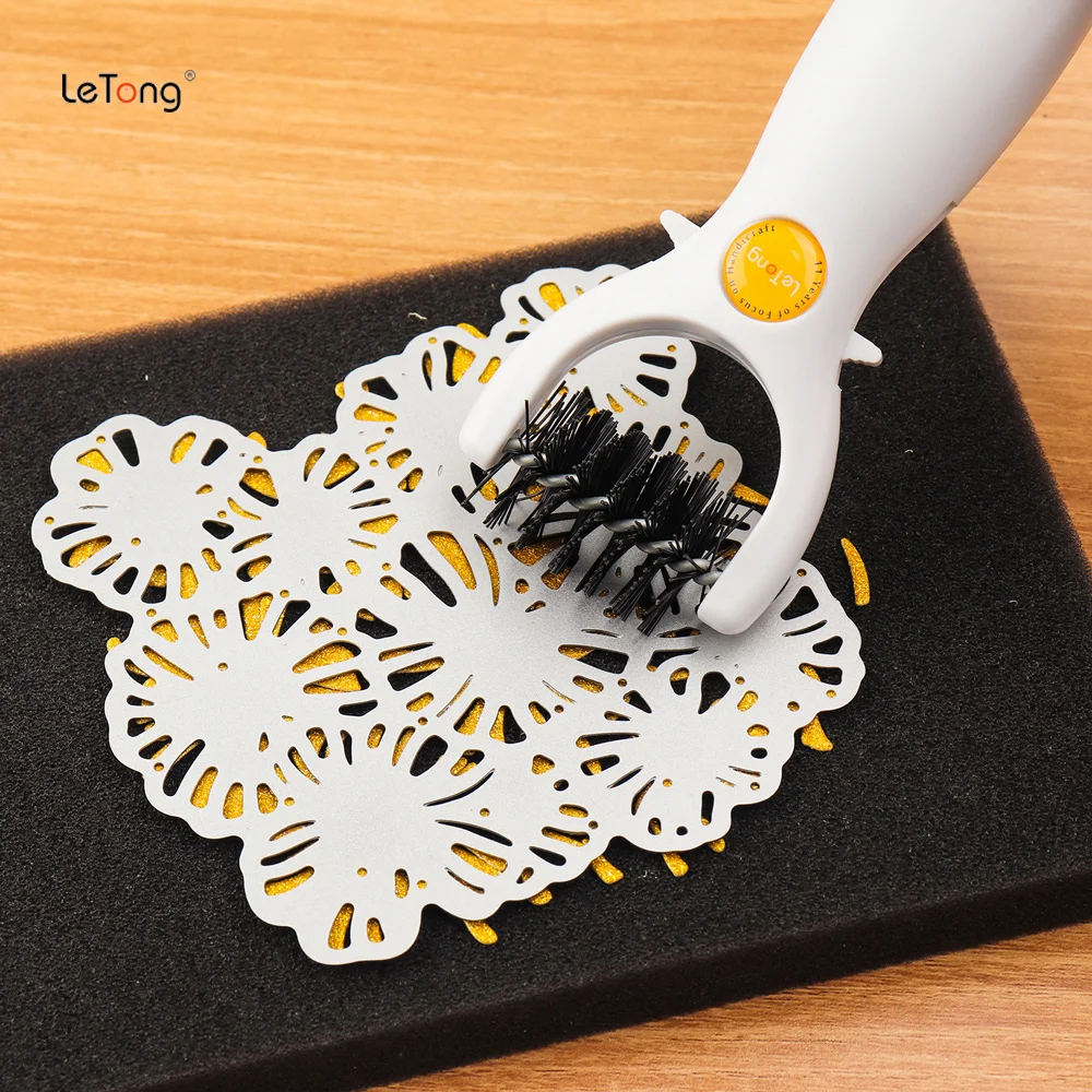 Die Brush Tool 3 In 1 Die Brush Piercer Scraper Weeding Tools for Removing Excess Paper From Dies with Foam Pad