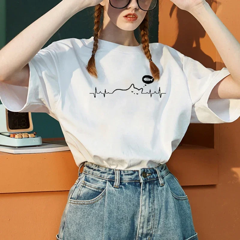 Maggie | Women's Cute Kitten Art Print Shirt main image 0